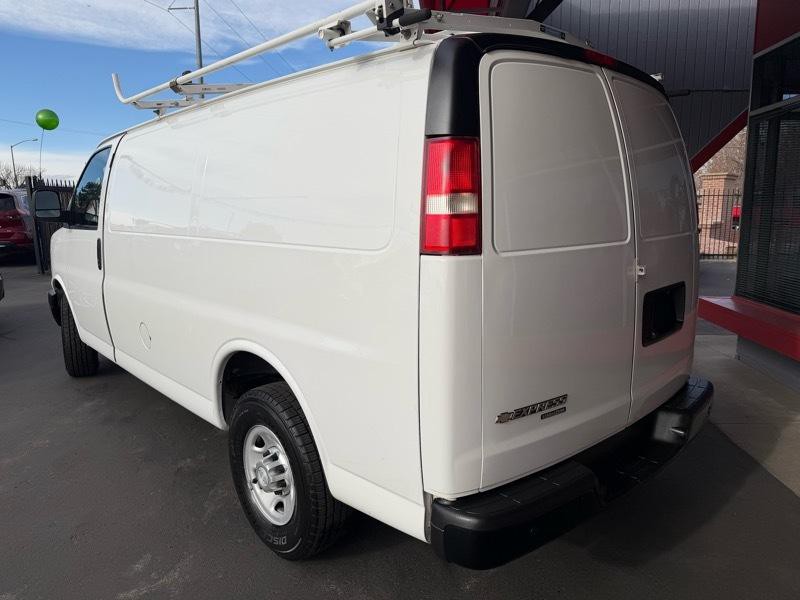 2016 Chevrolet Express Image 3