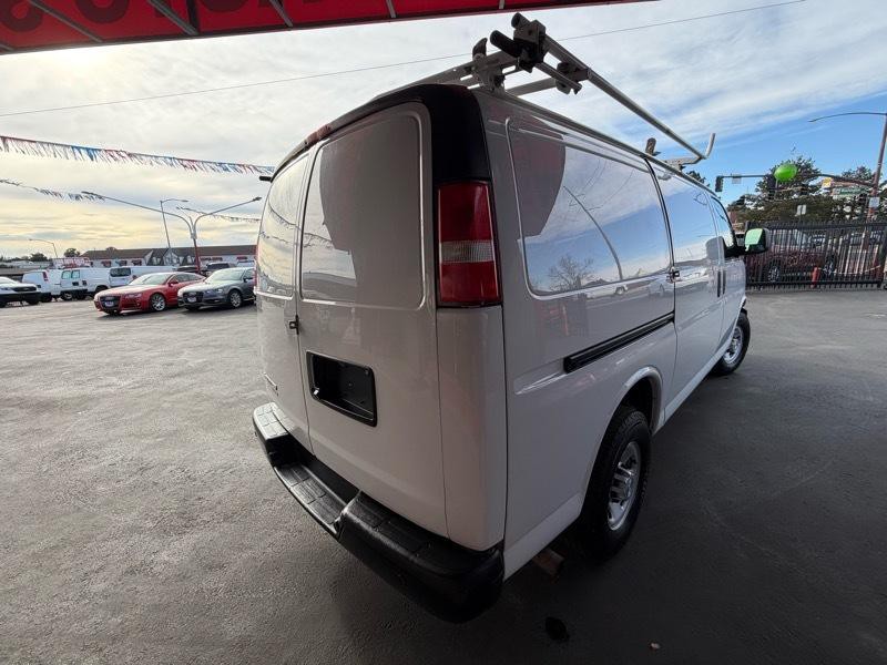 2016 Chevrolet Express Image 9