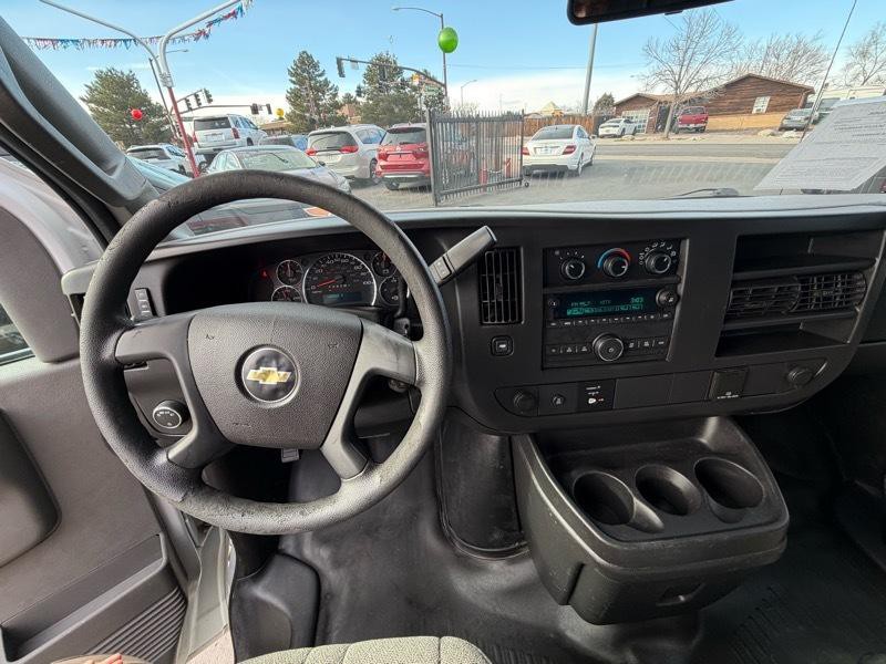 2016 Chevrolet Express Image 18