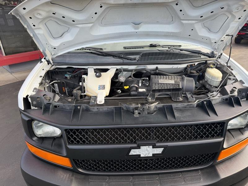2016 Chevrolet Express Image 25