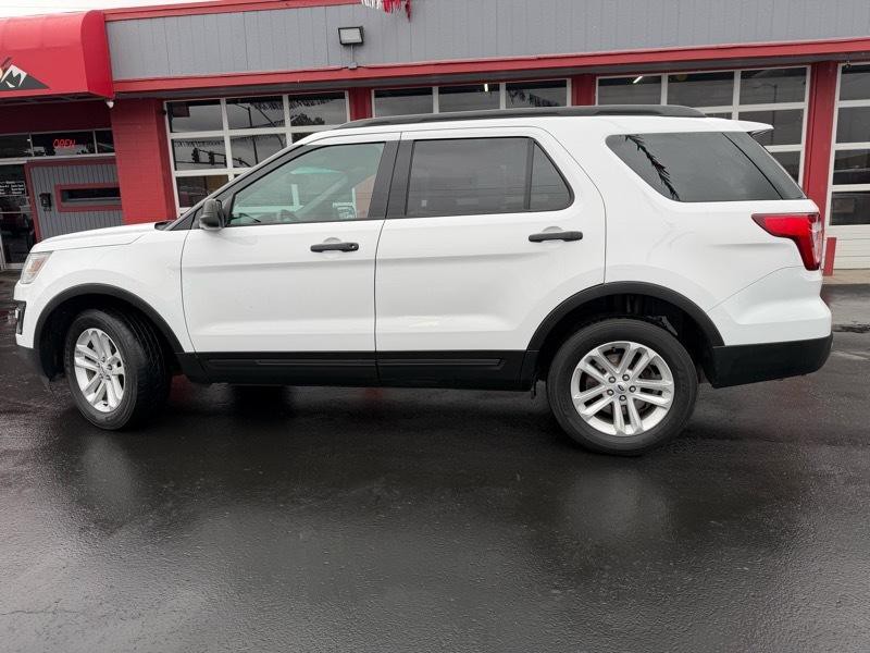 2017 Ford Explorer Image 2