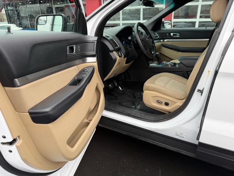 2017 Ford Explorer Image 11