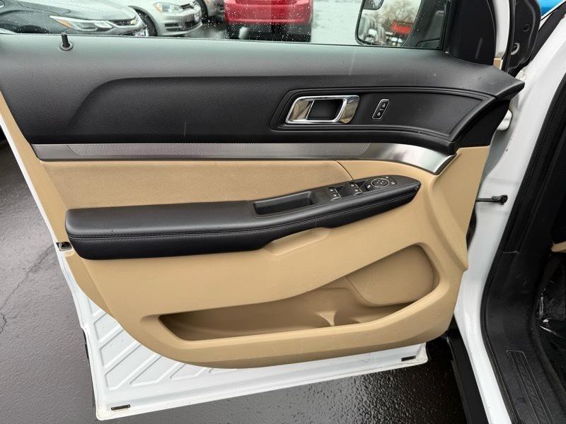 2017 Ford Explorer Image 12