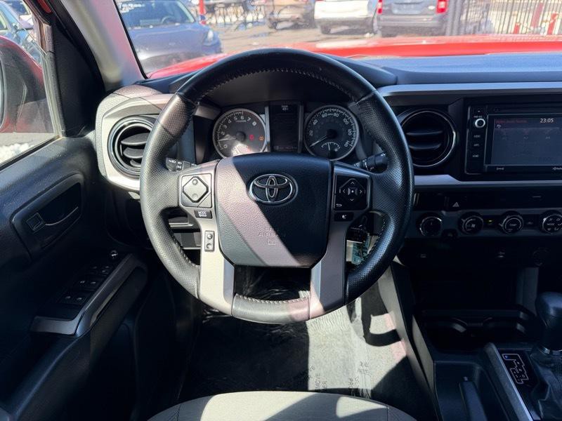 2016 Toyota Tacoma Image 18