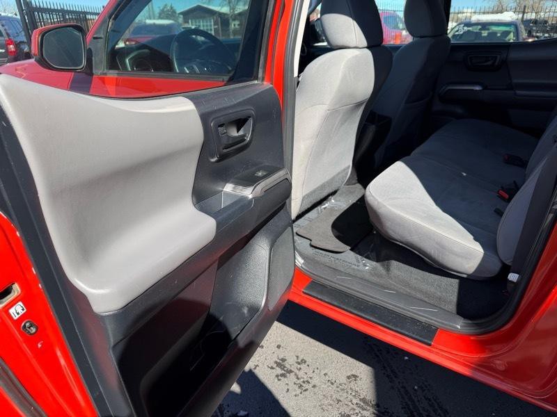 2016 Toyota Tacoma Image 22