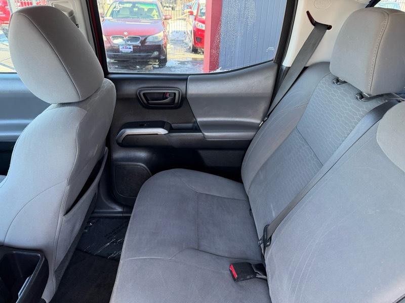 2016 Toyota Tacoma Image 24