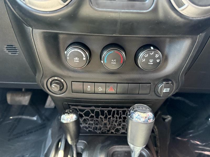 2015 Jeep Wrangler Image 20