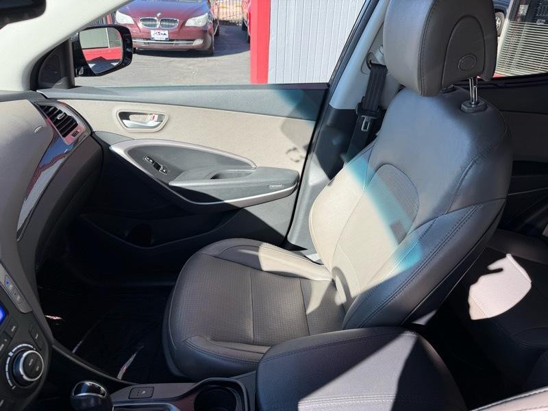 2015 Hyundai Santa Fe Image 14