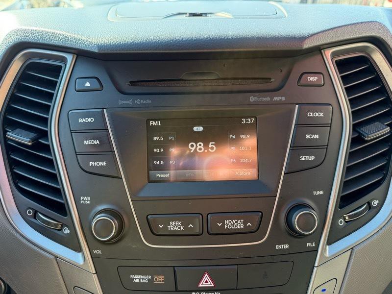 2015 Hyundai Santa Fe Image 16