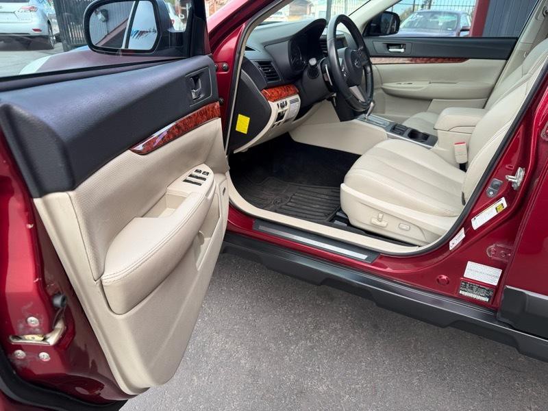 2011 Subaru Outback Image 12