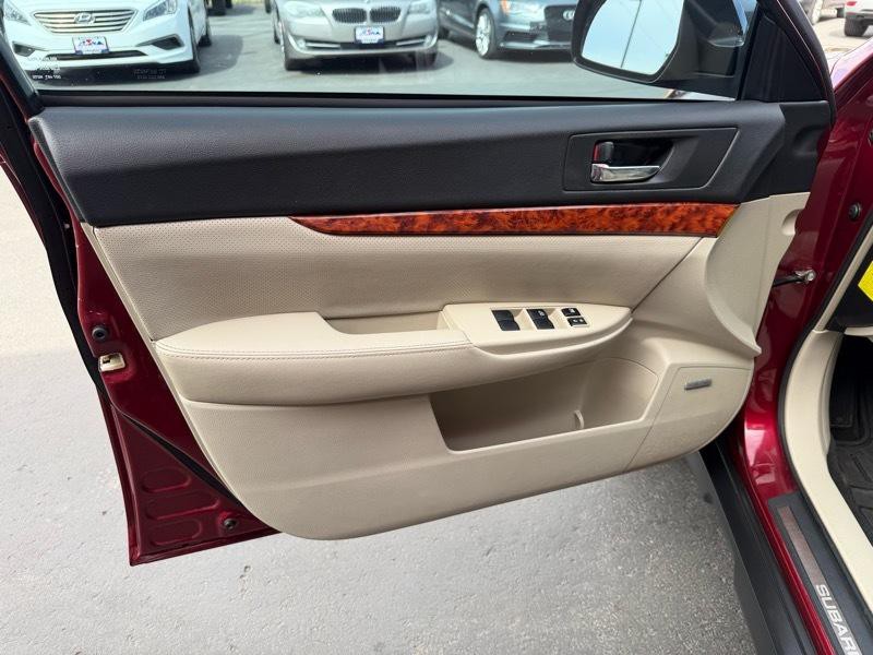 2011 Subaru Outback Image 13
