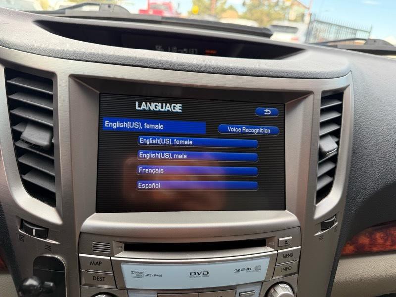 2011 Subaru Outback Image 16