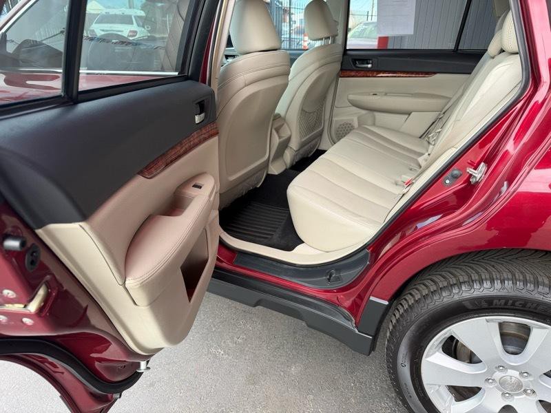 2011 Subaru Outback Image 22