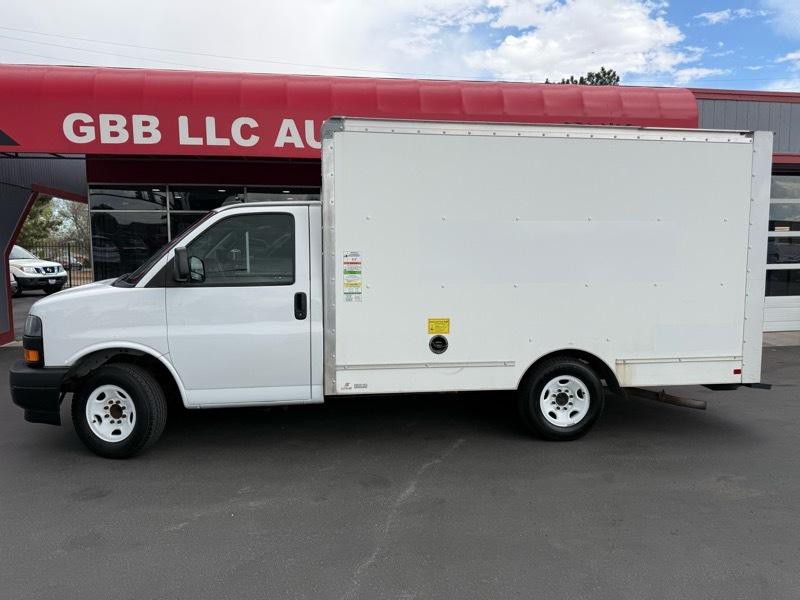 2019 GMC Savana Image 2