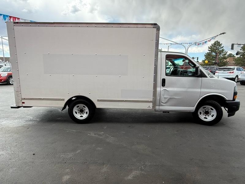 2019 GMC Savana Image 7