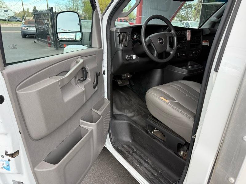 2019 GMC Savana Image 10