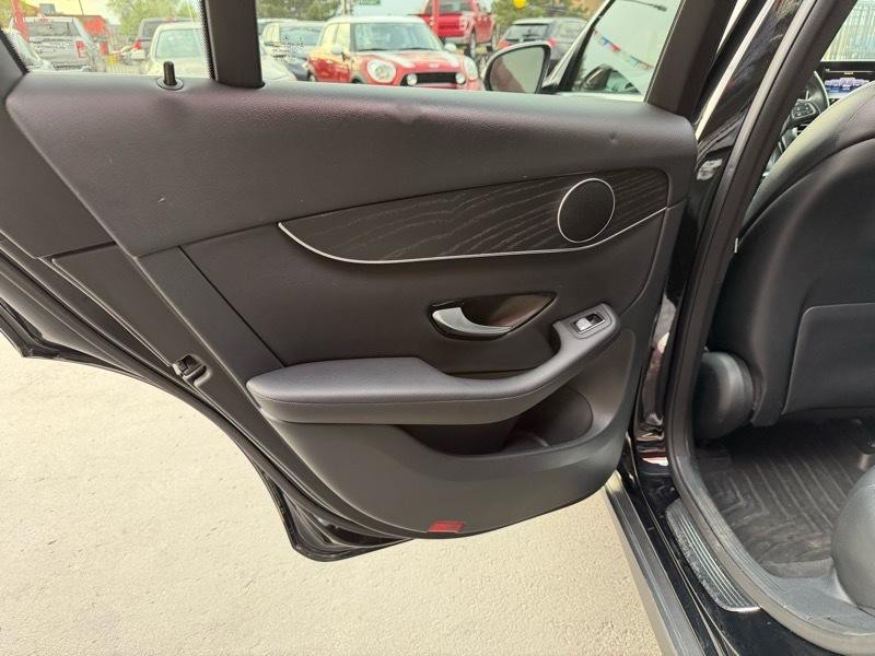 2016 Mercedes-Benz GLC-Class Image 23