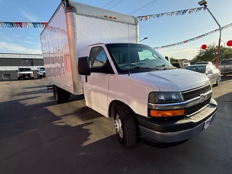 2017 Chevrolet Express Image 13