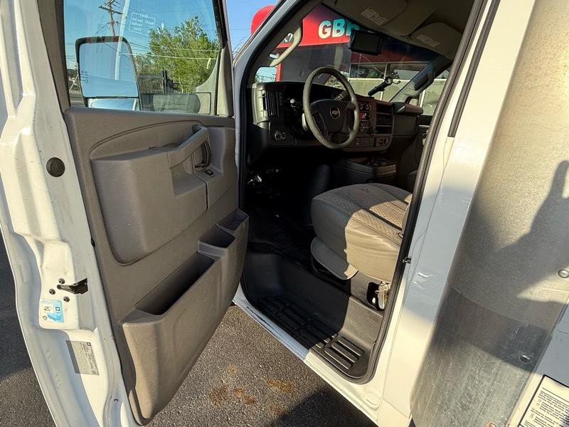 2017 Chevrolet Express Image 15