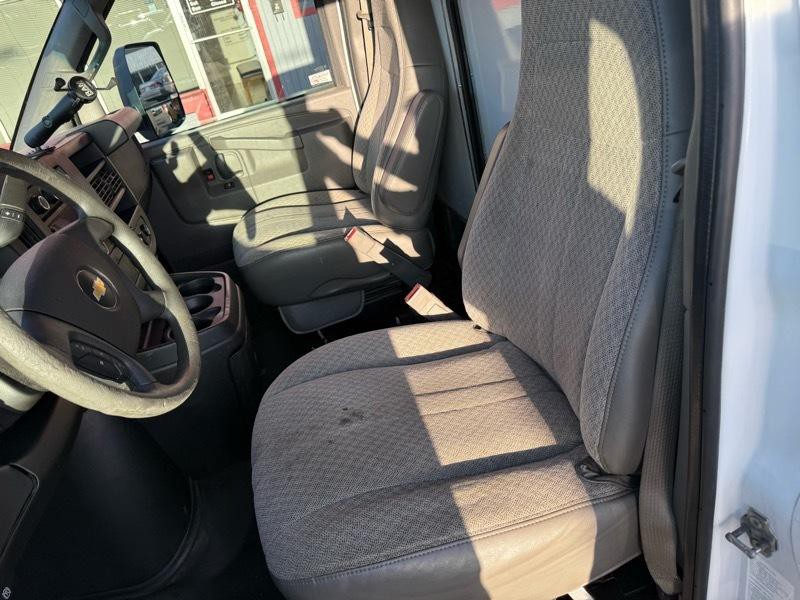 2017 Chevrolet Express Image 17