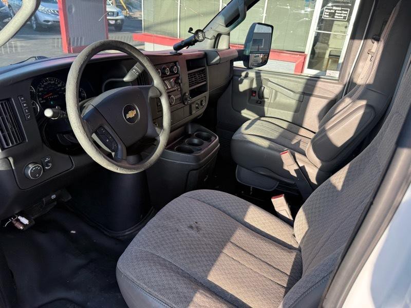 2017 Chevrolet Express Image 18