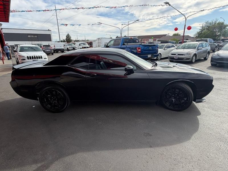 2013 Dodge Challenger Image 8