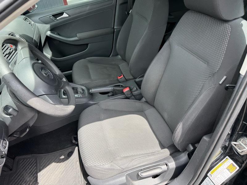 2012 Volkswagen Jetta Image 13