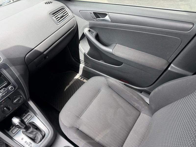 2012 Volkswagen Jetta Image 16