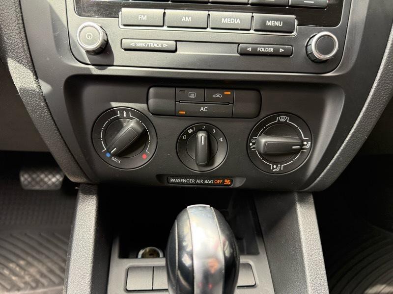 2012 Volkswagen Jetta Image 18