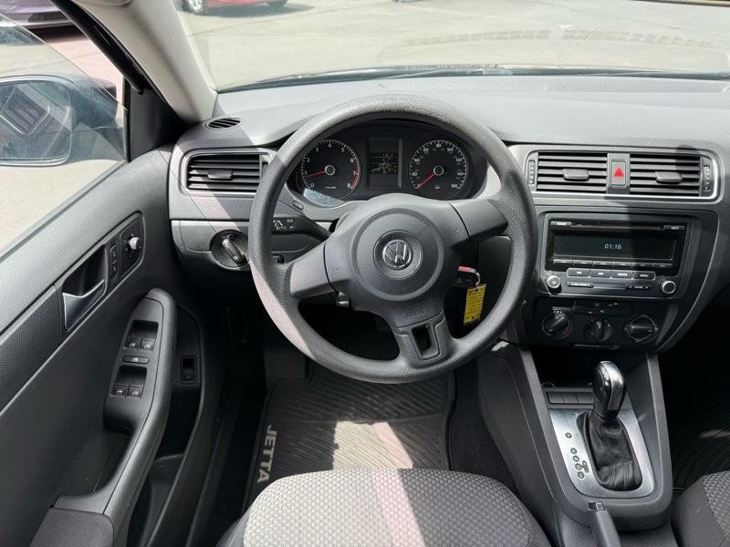 2012 Volkswagen Jetta Image 23