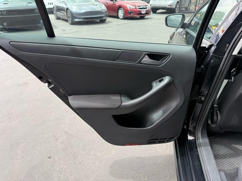 2012 Volkswagen Jetta Image 27