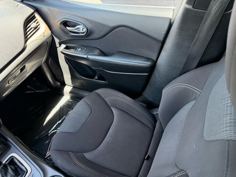 2016 Jeep Cherokee Image 16