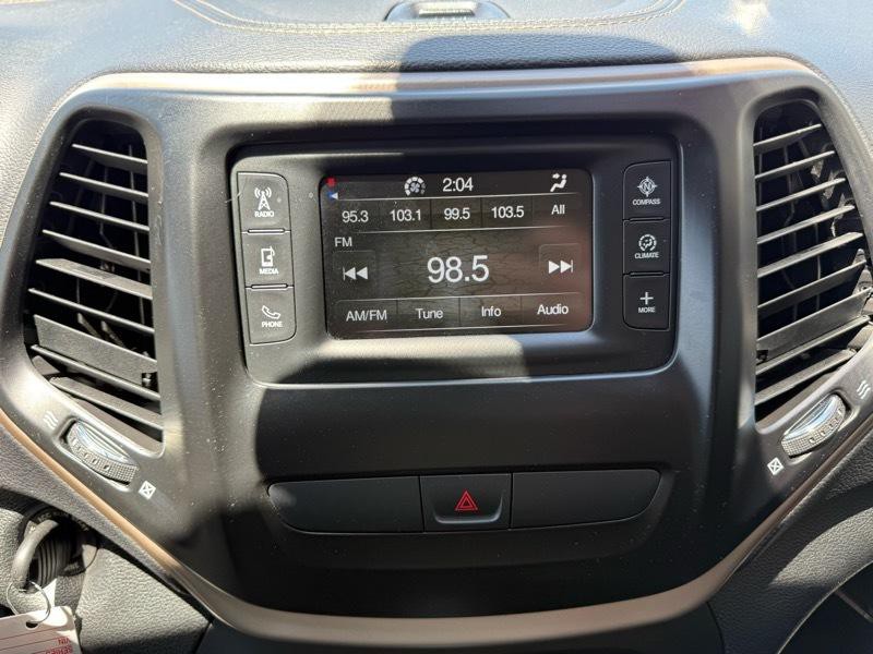 2016 Jeep Cherokee Image 17