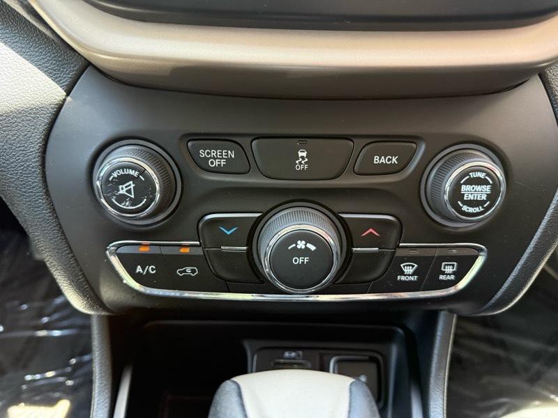 2016 Jeep Cherokee Image 18