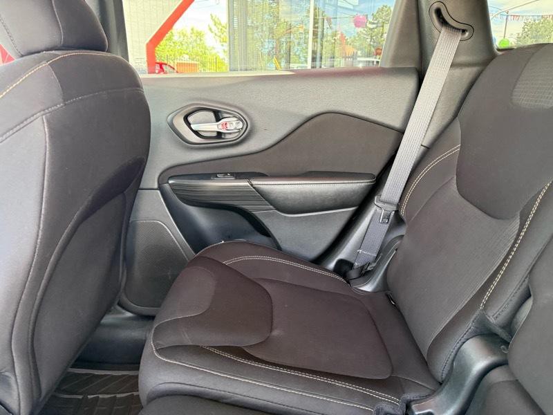 2016 Jeep Cherokee Image 32