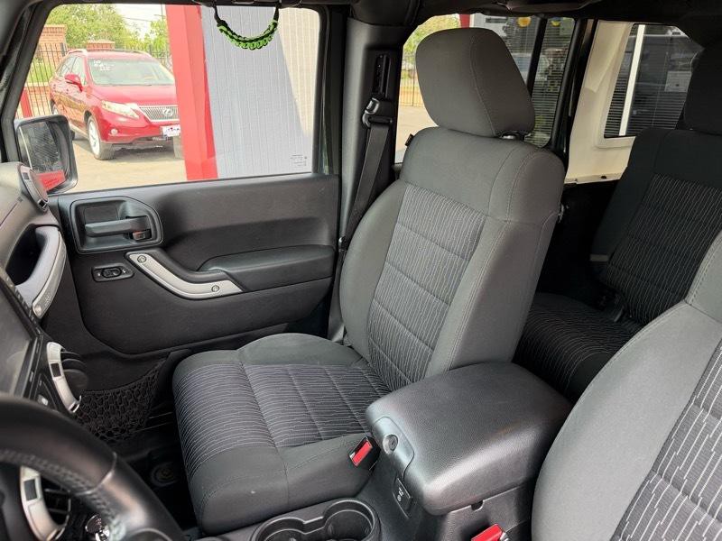 2011 Jeep Wrangler Image 12