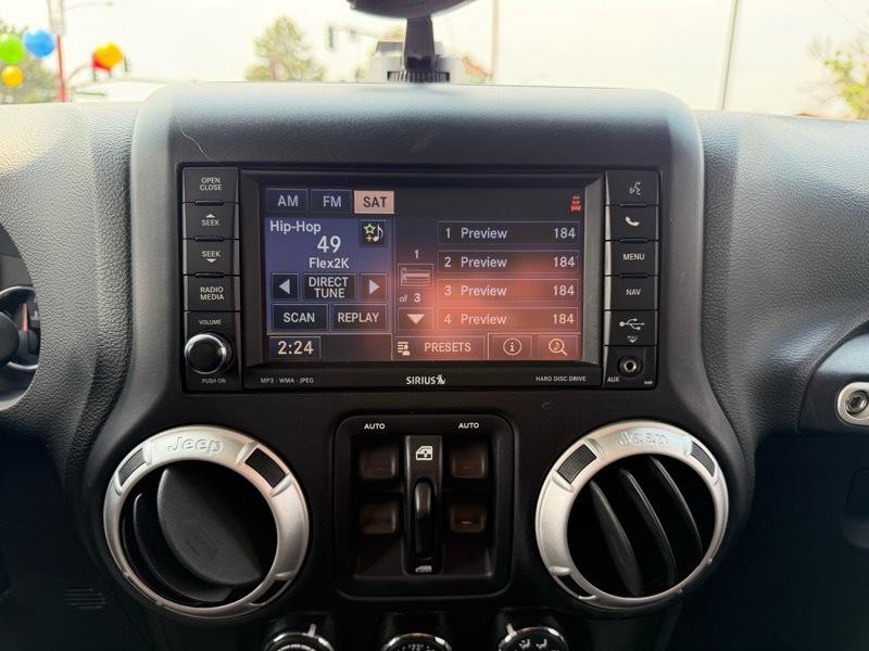2011 Jeep Wrangler Image 14
