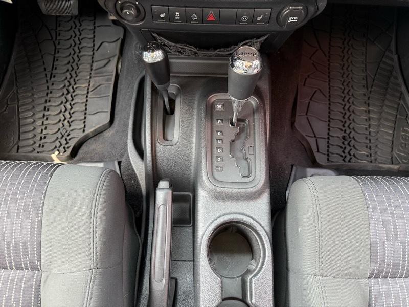 2011 Jeep Wrangler Image 16