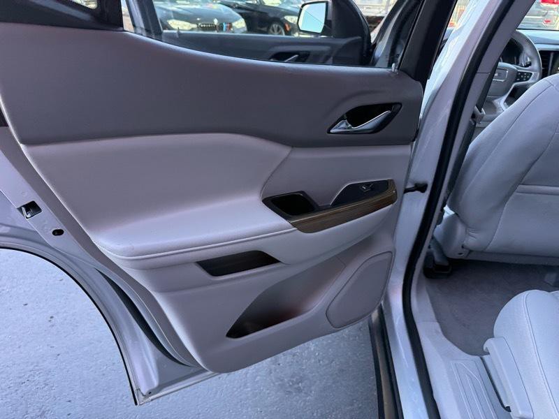 2017 GMC Acadia Image 28