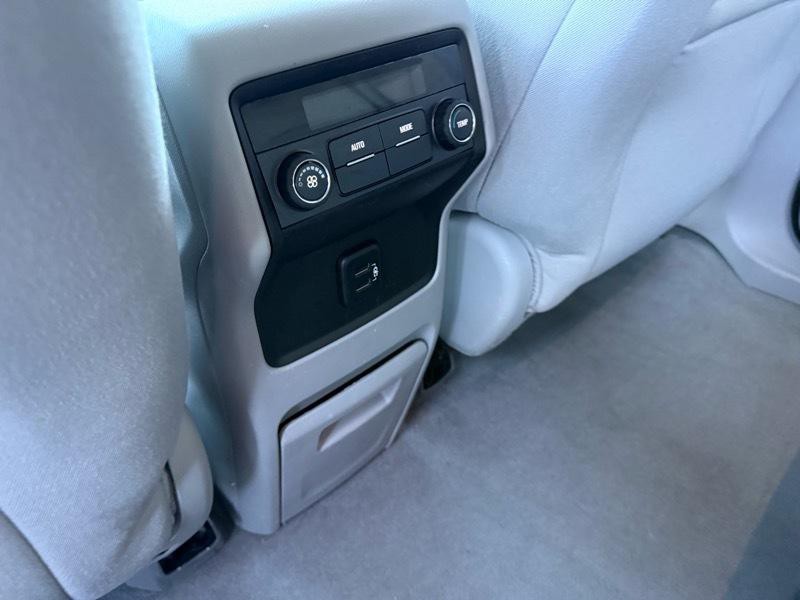 2017 GMC Acadia Image 30