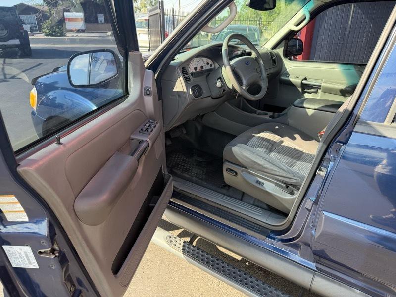 2004 Ford Explorer Image 13