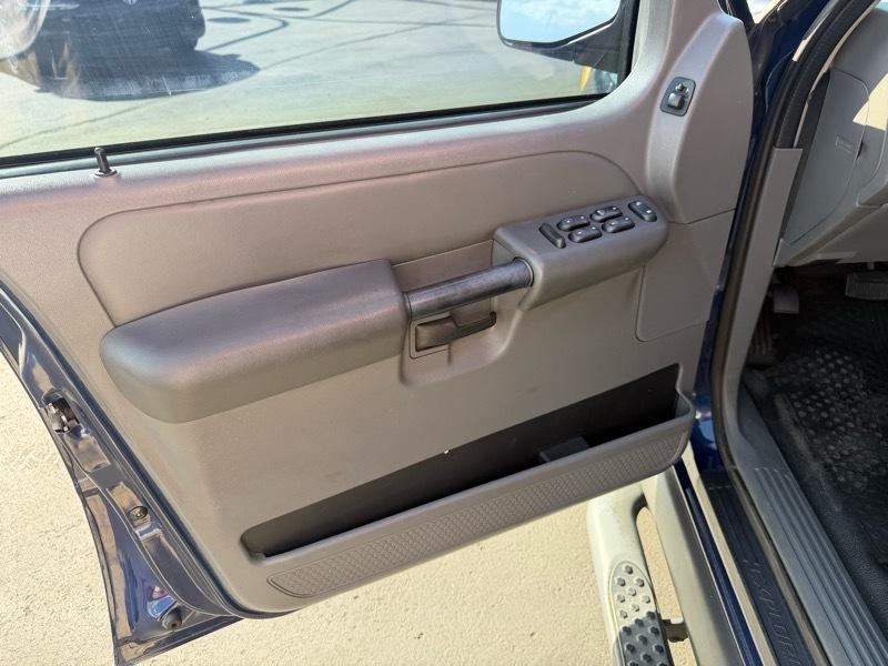 2004 Ford Explorer Image 14