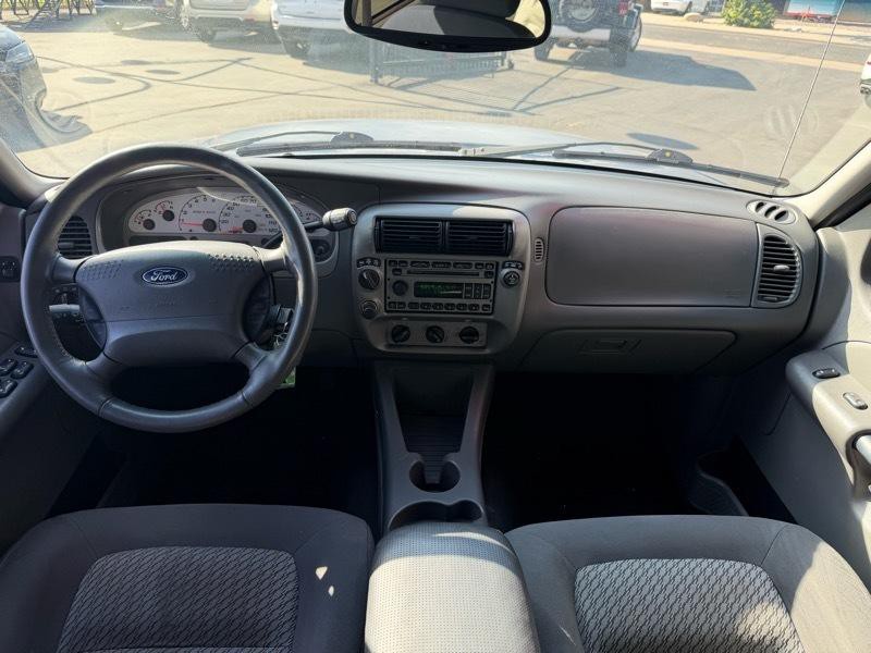 2004 Ford Explorer Image 16