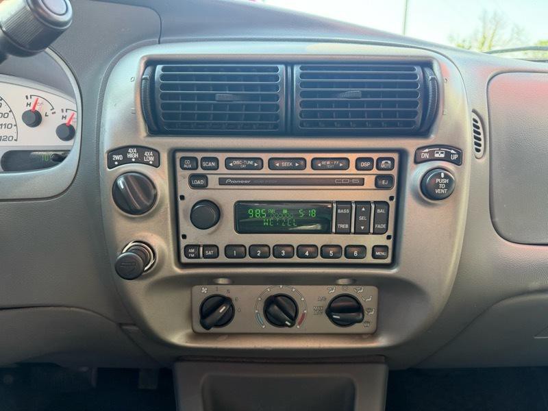 2004 Ford Explorer Image 17