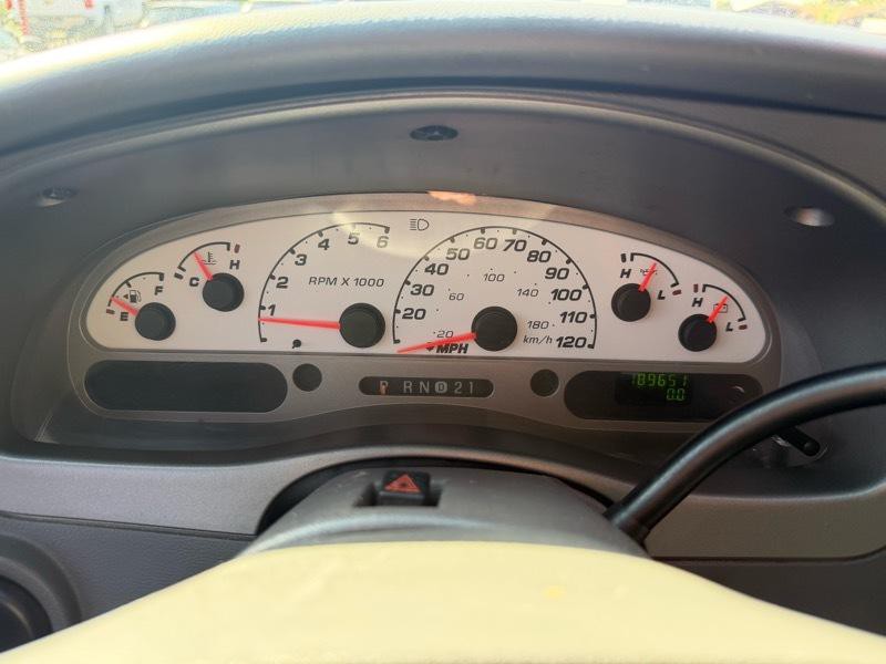 2004 Ford Explorer Image 20