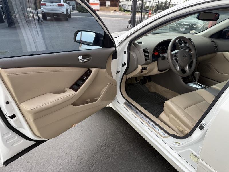 2011 Nissan Altima Image 12
