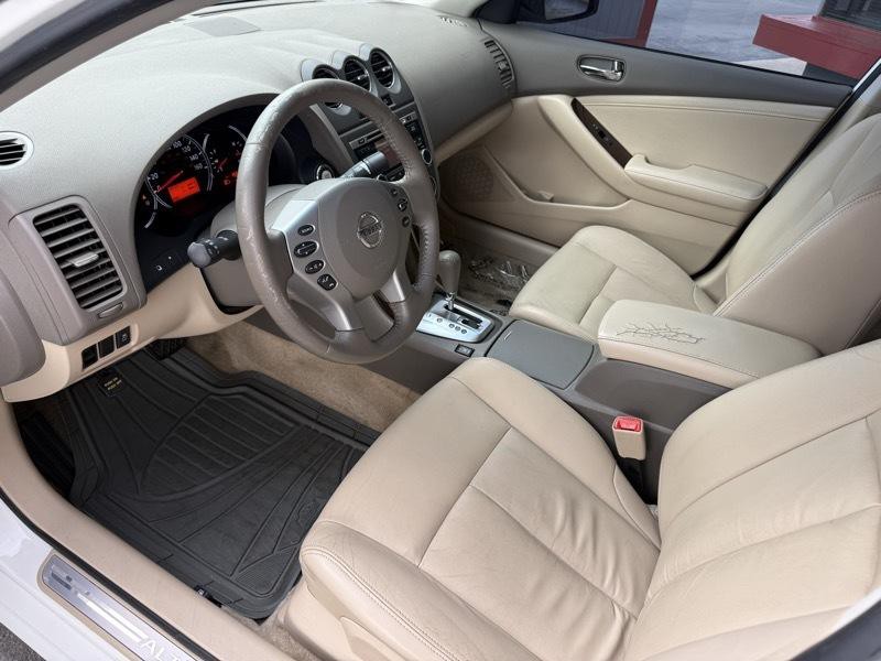 2011 Nissan Altima Image 14