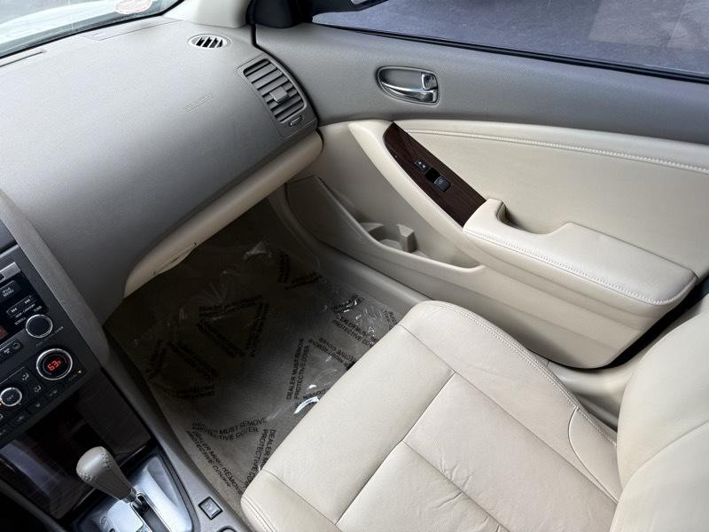 2011 Nissan Altima Image 17