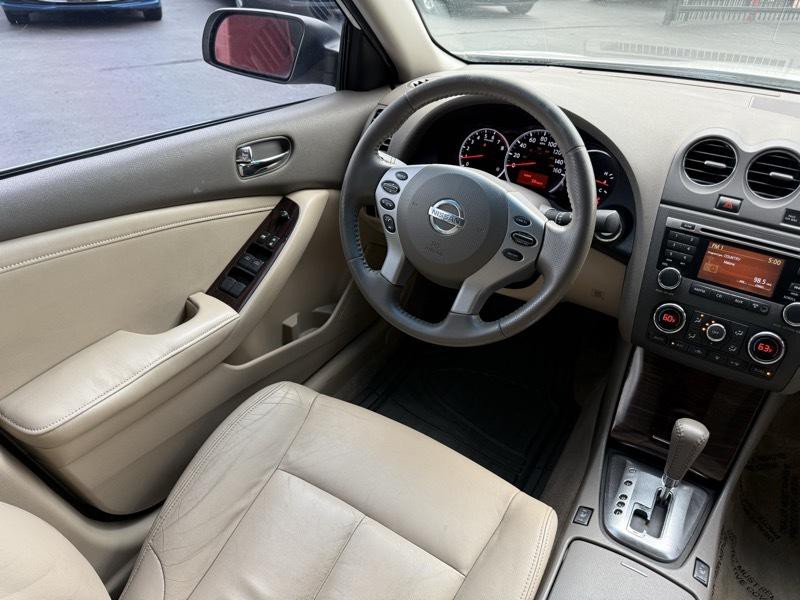 2011 Nissan Altima Image 22