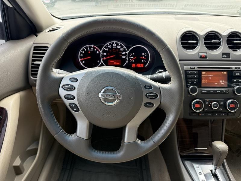 2011 Nissan Altima Image 24
